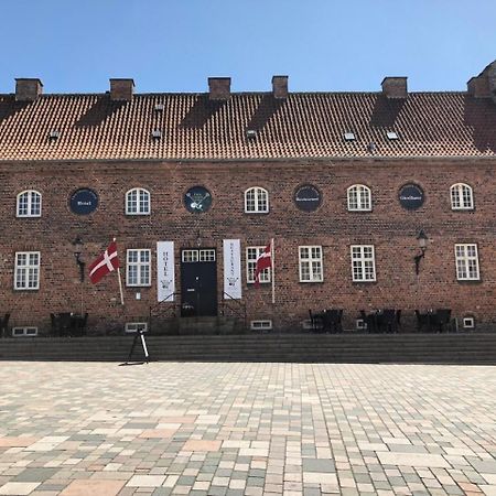 Bed and Breakfast Den Gamle Arrest Рибе Экстерьер фото