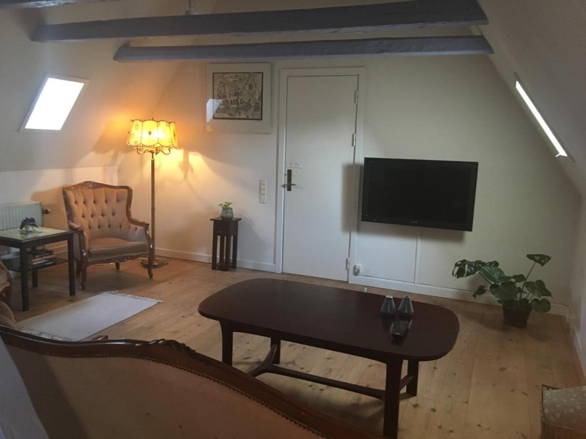 Bed and Breakfast Den Gamle Arrest Рибе Экстерьер фото