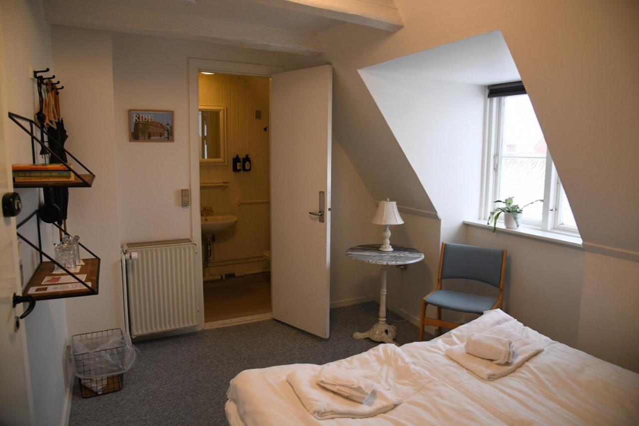 Bed and Breakfast Den Gamle Arrest Рибе Экстерьер фото