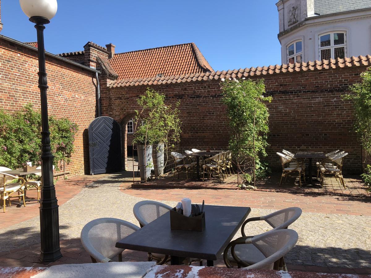Bed and Breakfast Den Gamle Arrest Рибе Экстерьер фото