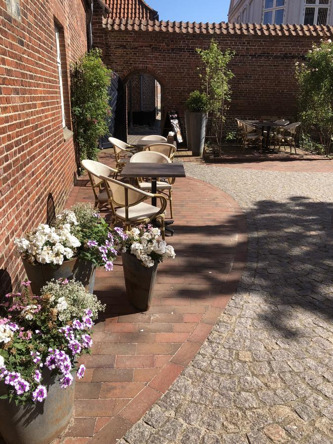 Bed and Breakfast Den Gamle Arrest Рибе Экстерьер фото