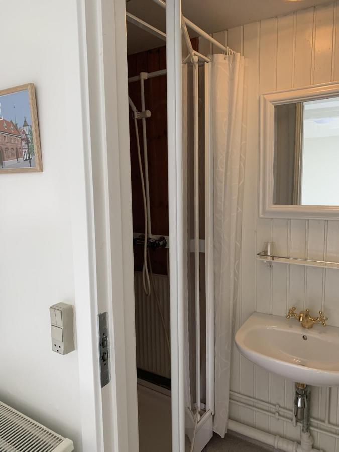 Bed and Breakfast Den Gamle Arrest Рибе Экстерьер фото