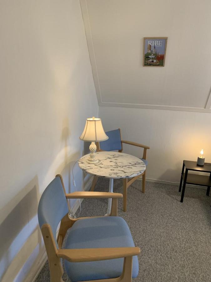 Bed and Breakfast Den Gamle Arrest Рибе Экстерьер фото