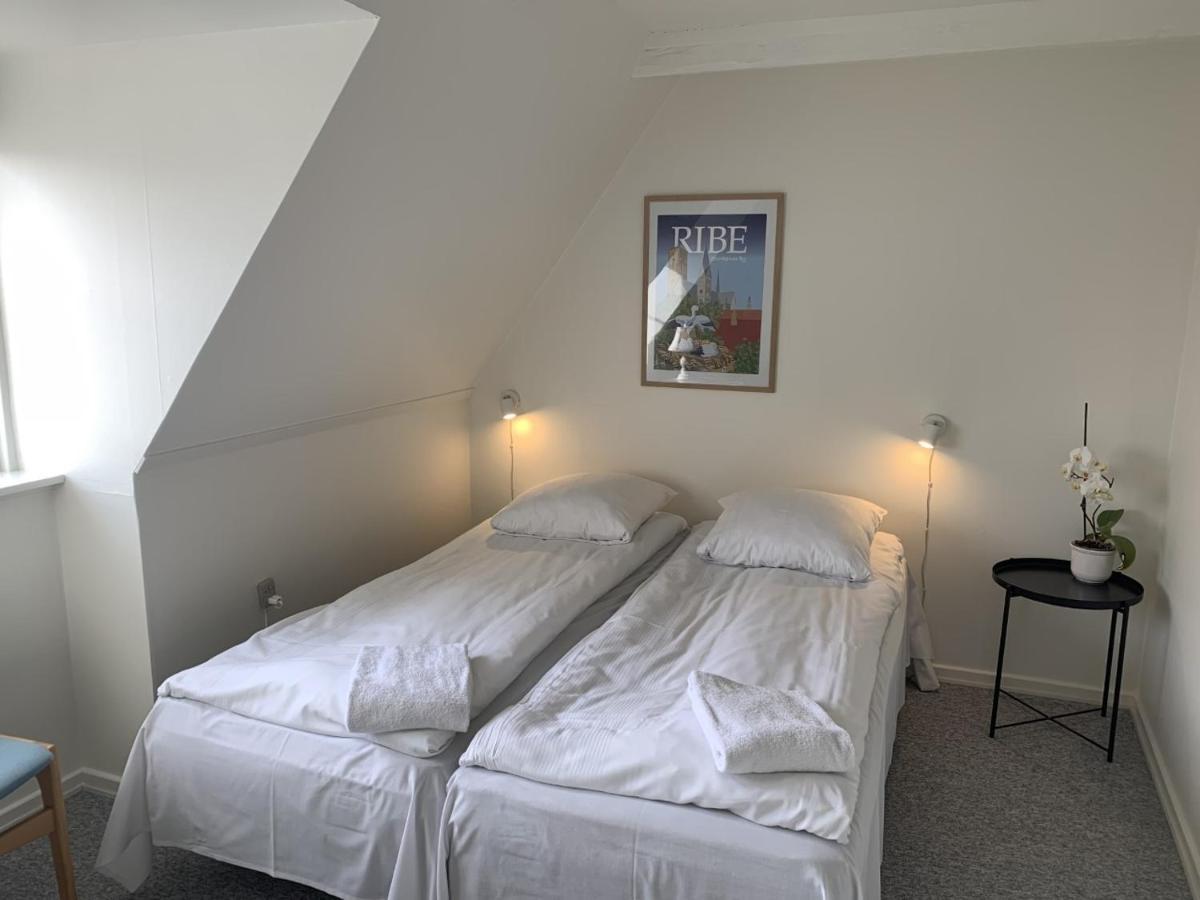 Bed and Breakfast Den Gamle Arrest Рибе Экстерьер фото