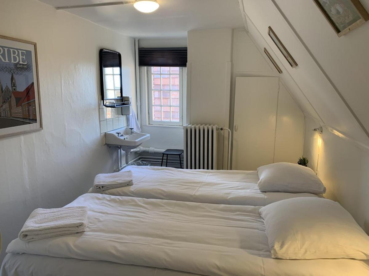 Bed and Breakfast Den Gamle Arrest Рибе Экстерьер фото