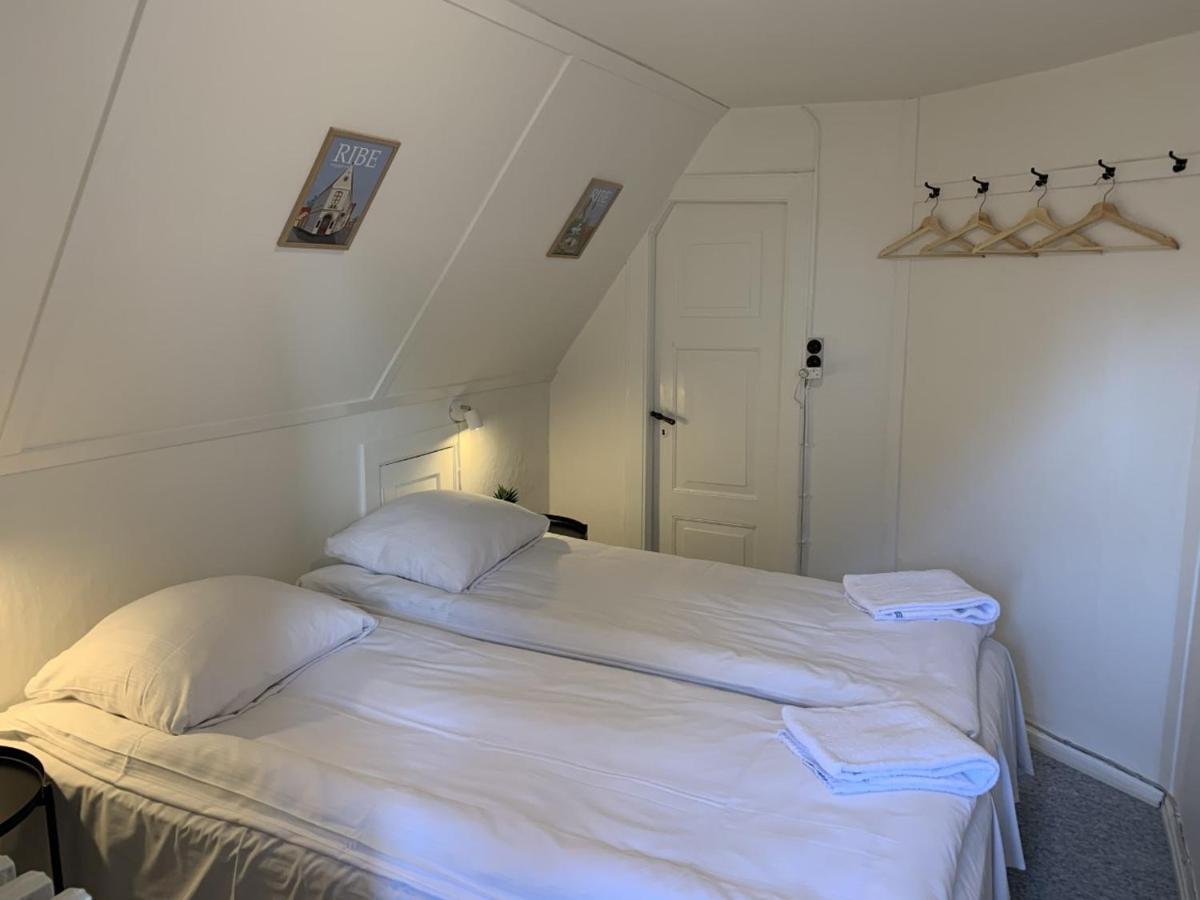 Bed and Breakfast Den Gamle Arrest Рибе Экстерьер фото