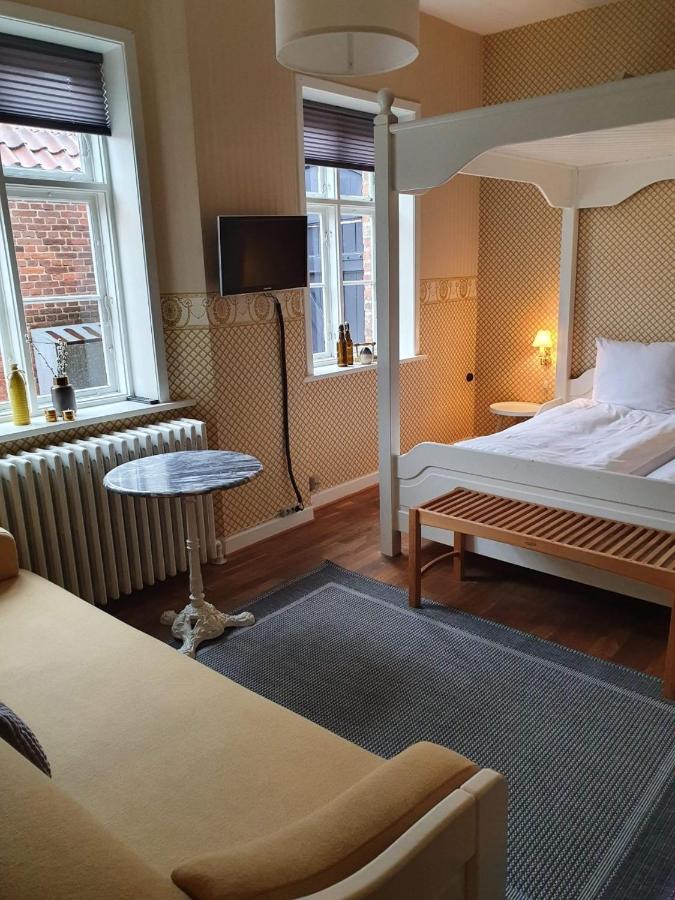Bed and Breakfast Den Gamle Arrest Рибе Экстерьер фото